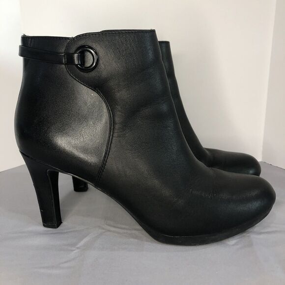 Womens Clarks Black‎ Cone Heel Ankle Leather Boots Bootie Size 8 - Picture 1 of 7